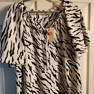 Entro top. Size M. NWT.